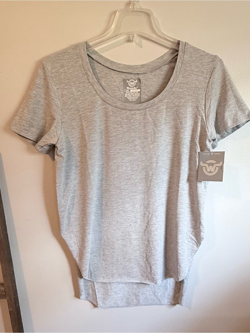 Moosejaw Light Gray Women's Scoop Neck Tee Size Medium